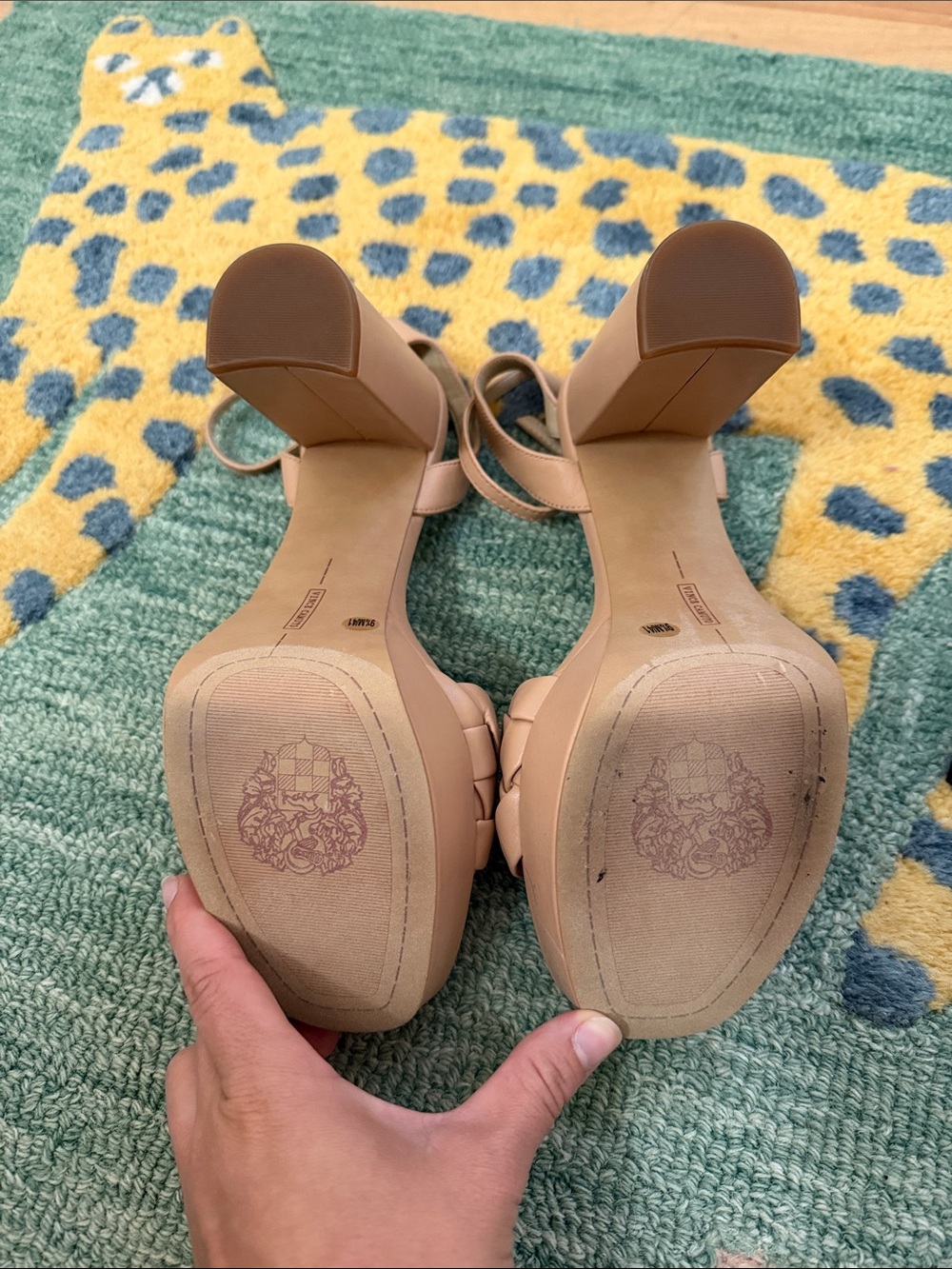 Vince Camuto platform heels - Picture 3 of 3